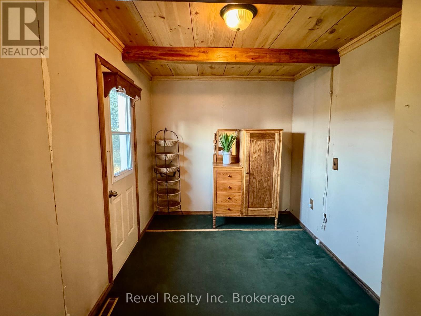 2816 Chiswick Line, Chisholm, ON - Indoor Photo Showing Other Room