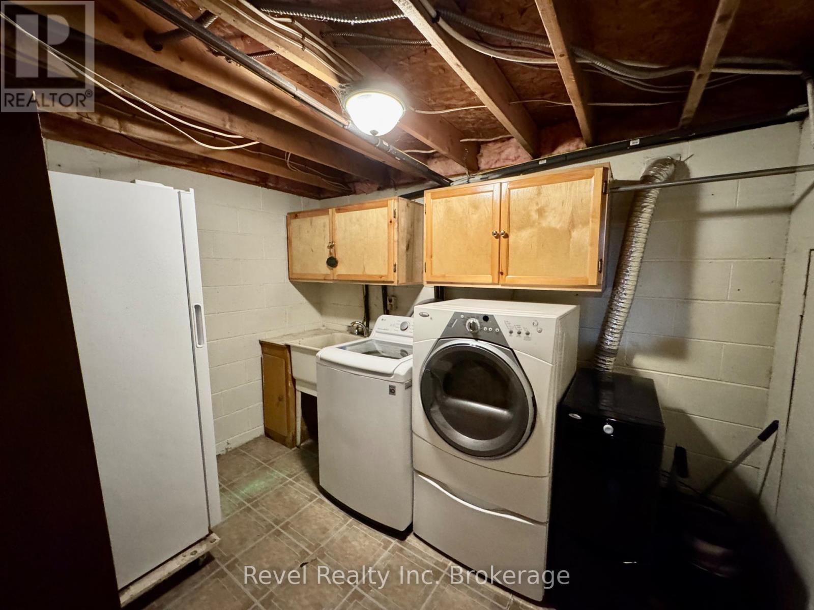 2816 Chiswick Line, Chisholm, ON - Indoor Photo Showing Laundry Room