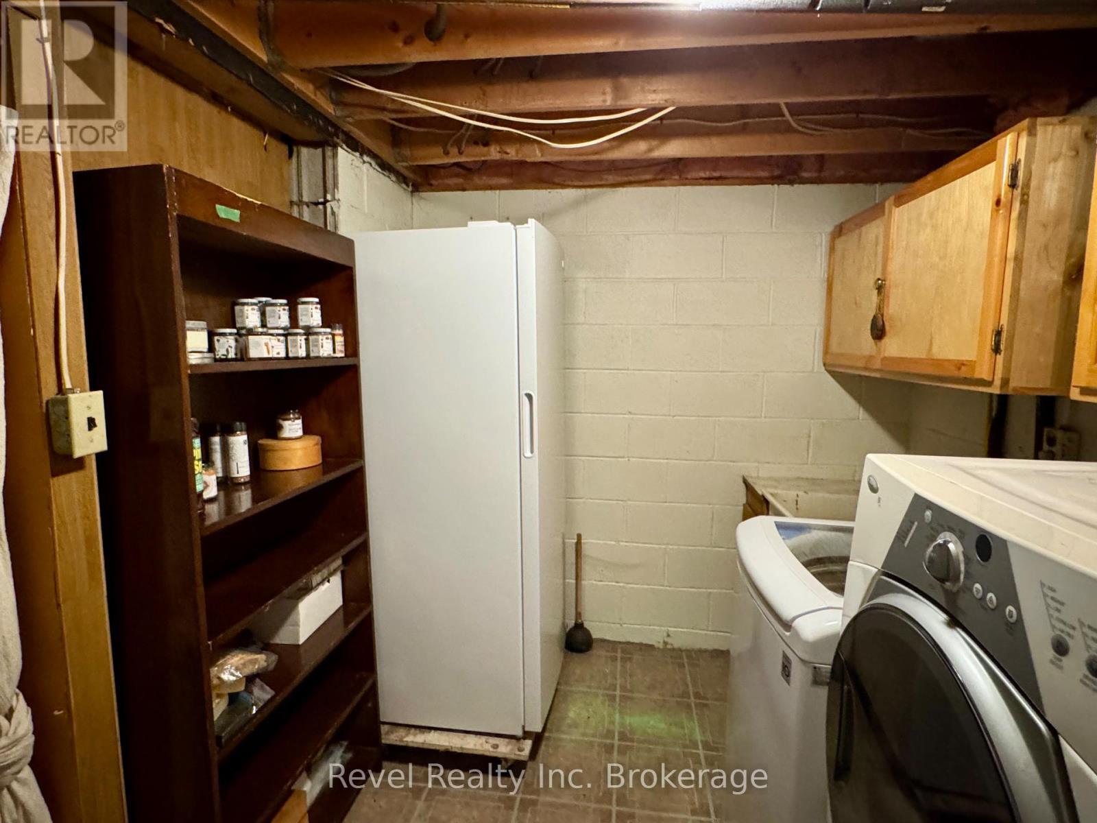 2816 Chiswick Line, Chisholm, ON - Indoor Photo Showing Laundry Room