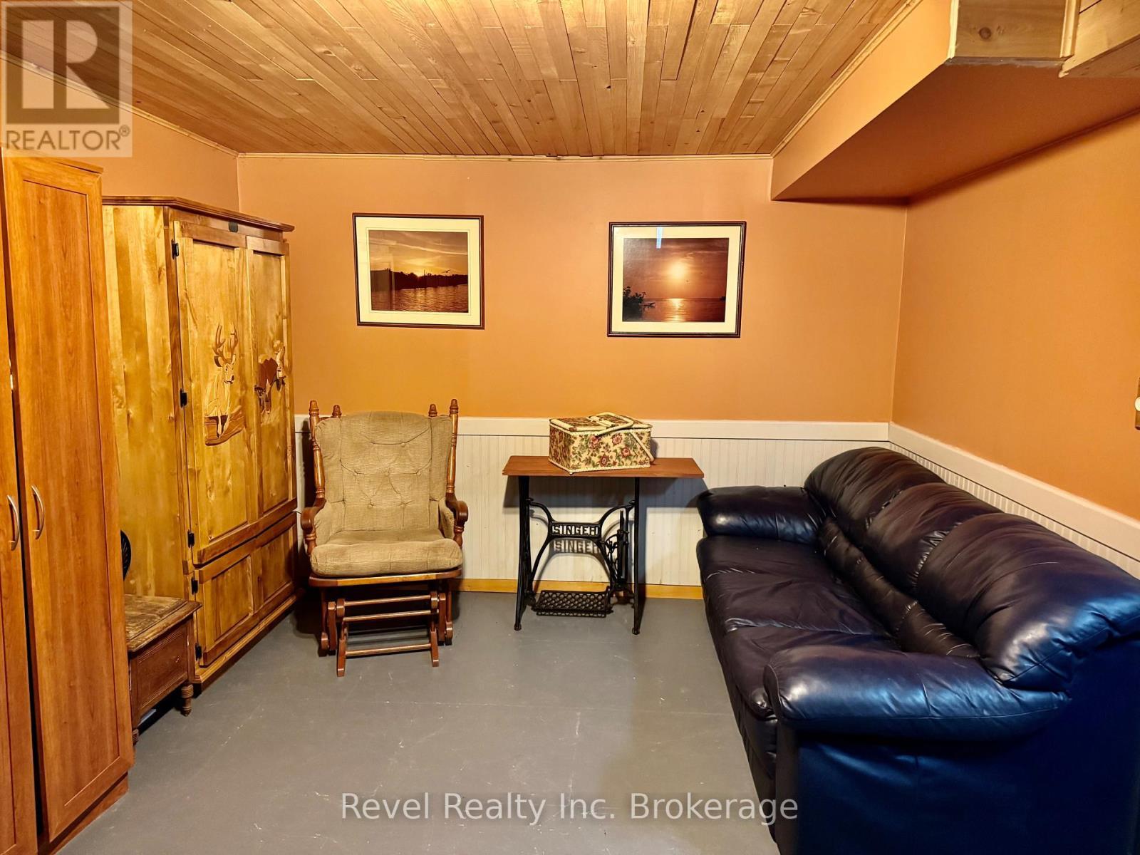 2816 Chiswick Line, Chisholm, ON - Indoor