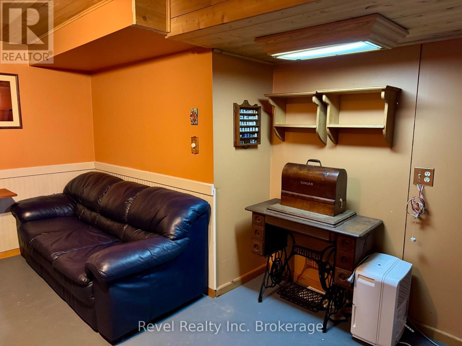 2816 Chiswick Line, Chisholm, ON - Indoor