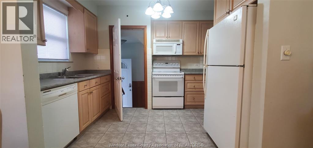 1059 Shepherd Street Unit# Main, Windsor, ON - Indoor Photo Showing Kitchen With Double Sink