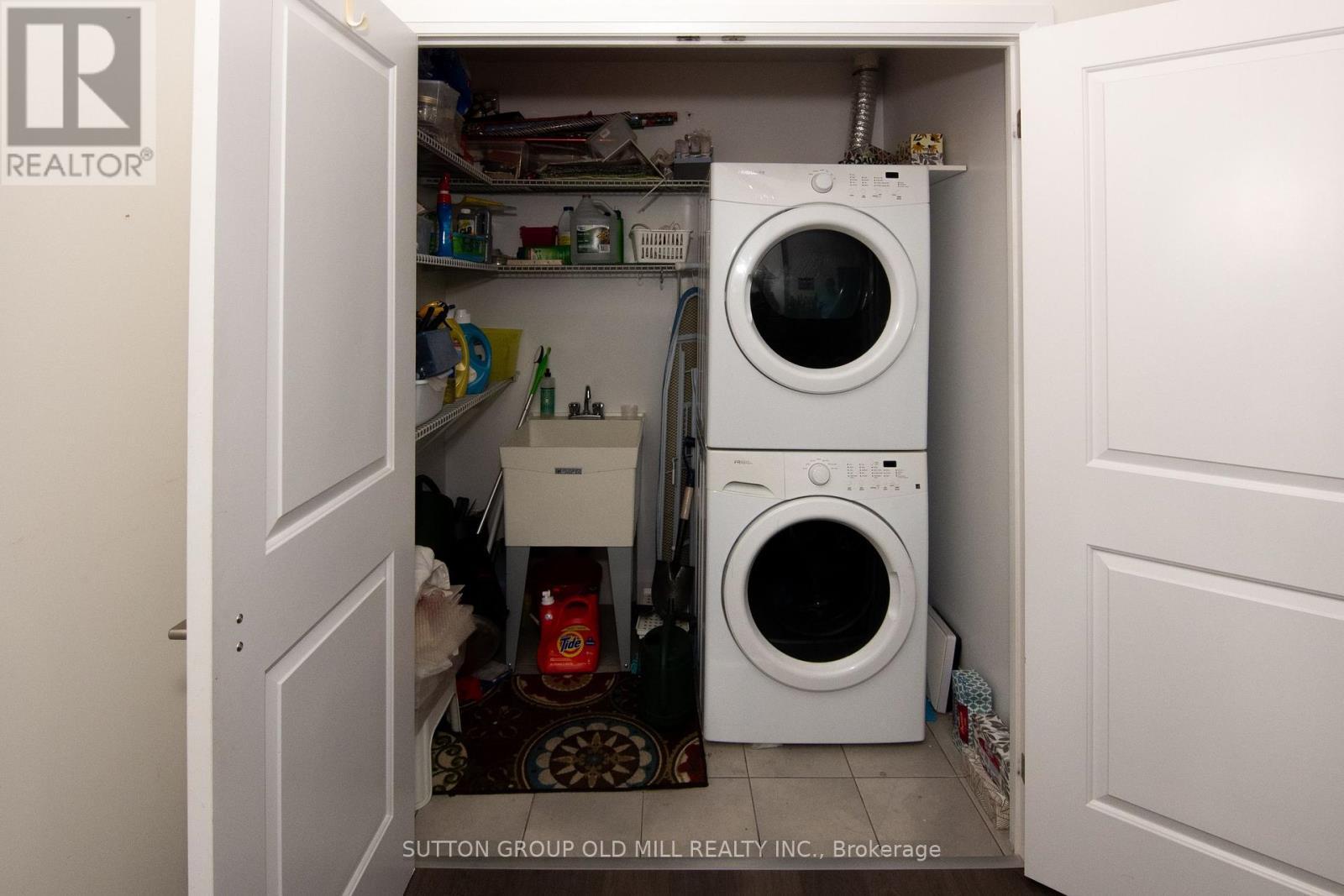 1207 - 35 Fontenay Court, Toronto, ON - Indoor Photo Showing Laundry Room