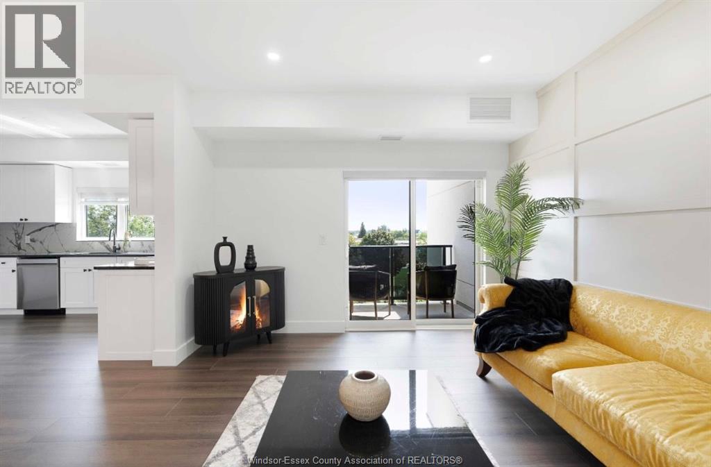 755 Grand Marais Unit# 102, Windsor, ON - Indoor Photo Showing Living Room