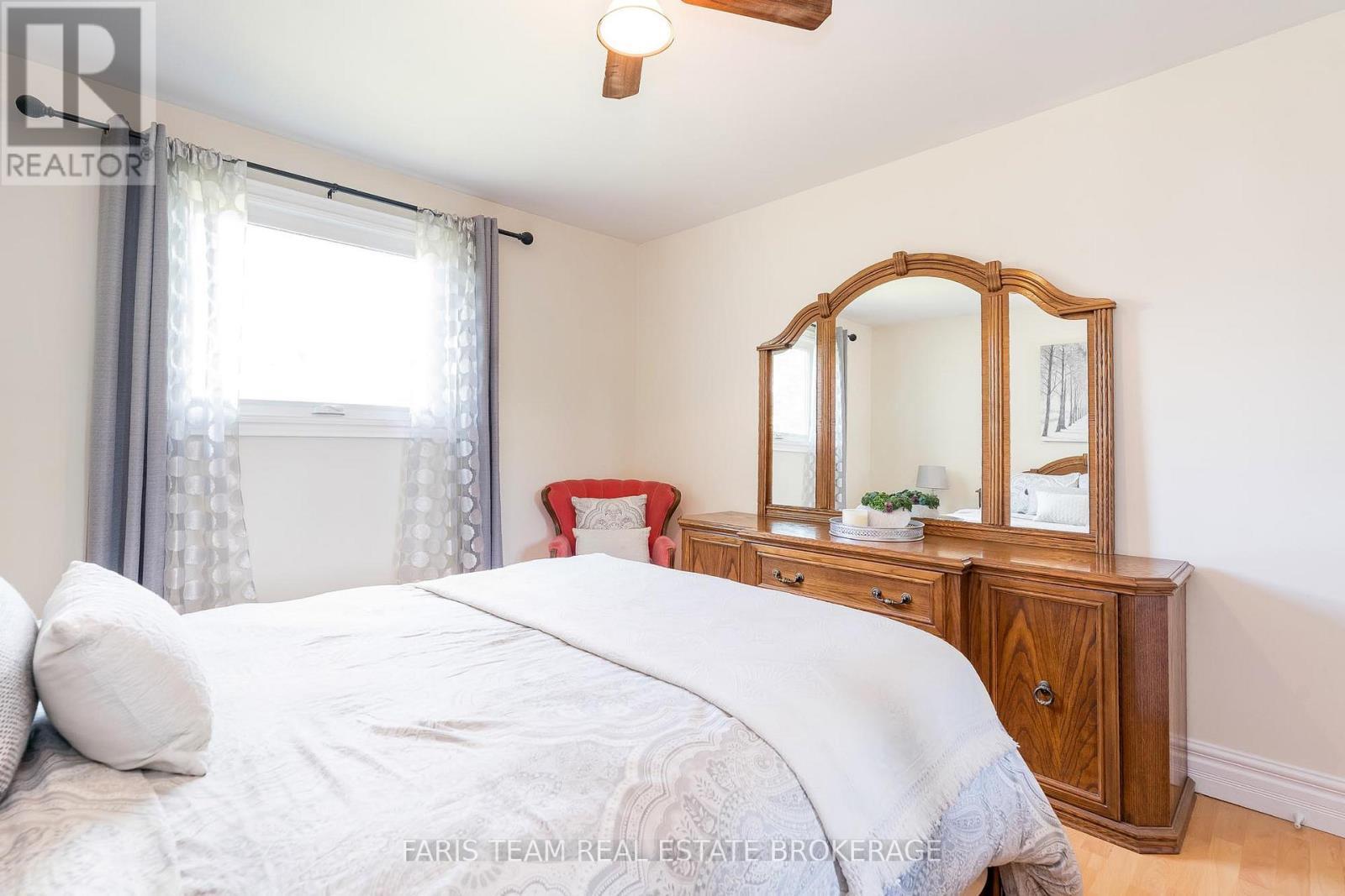 29 Jamieson Drive, Adjala-Tosorontio, ON - Indoor Photo Showing Bedroom