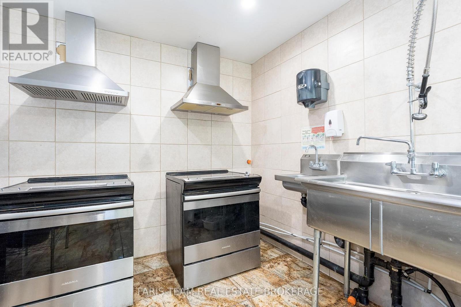 29 Jamieson Drive, Adjala-Tosorontio, ON - Indoor Photo Showing Kitchen