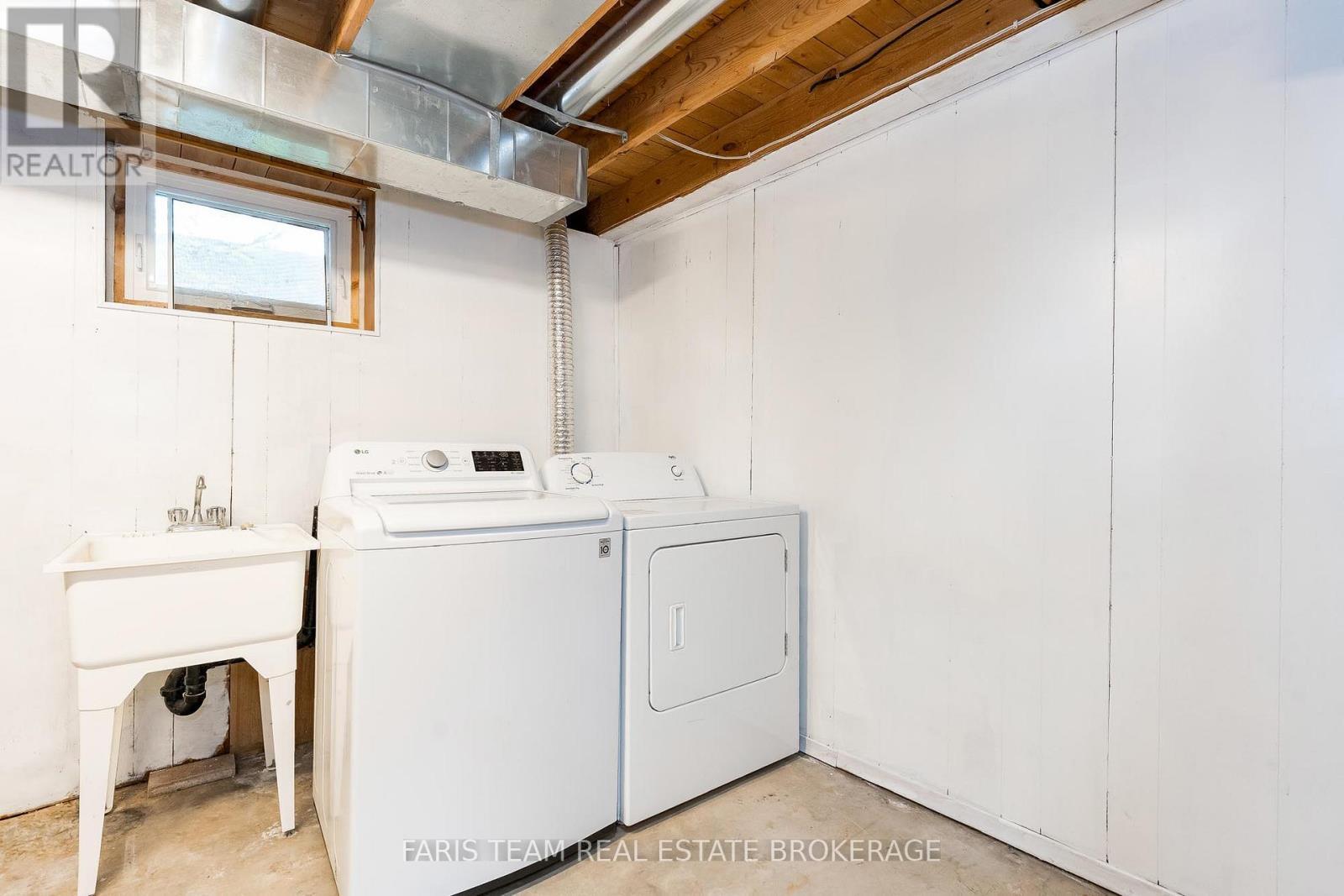 29 Jamieson Drive, Adjala-Tosorontio, ON - Indoor Photo Showing Laundry Room