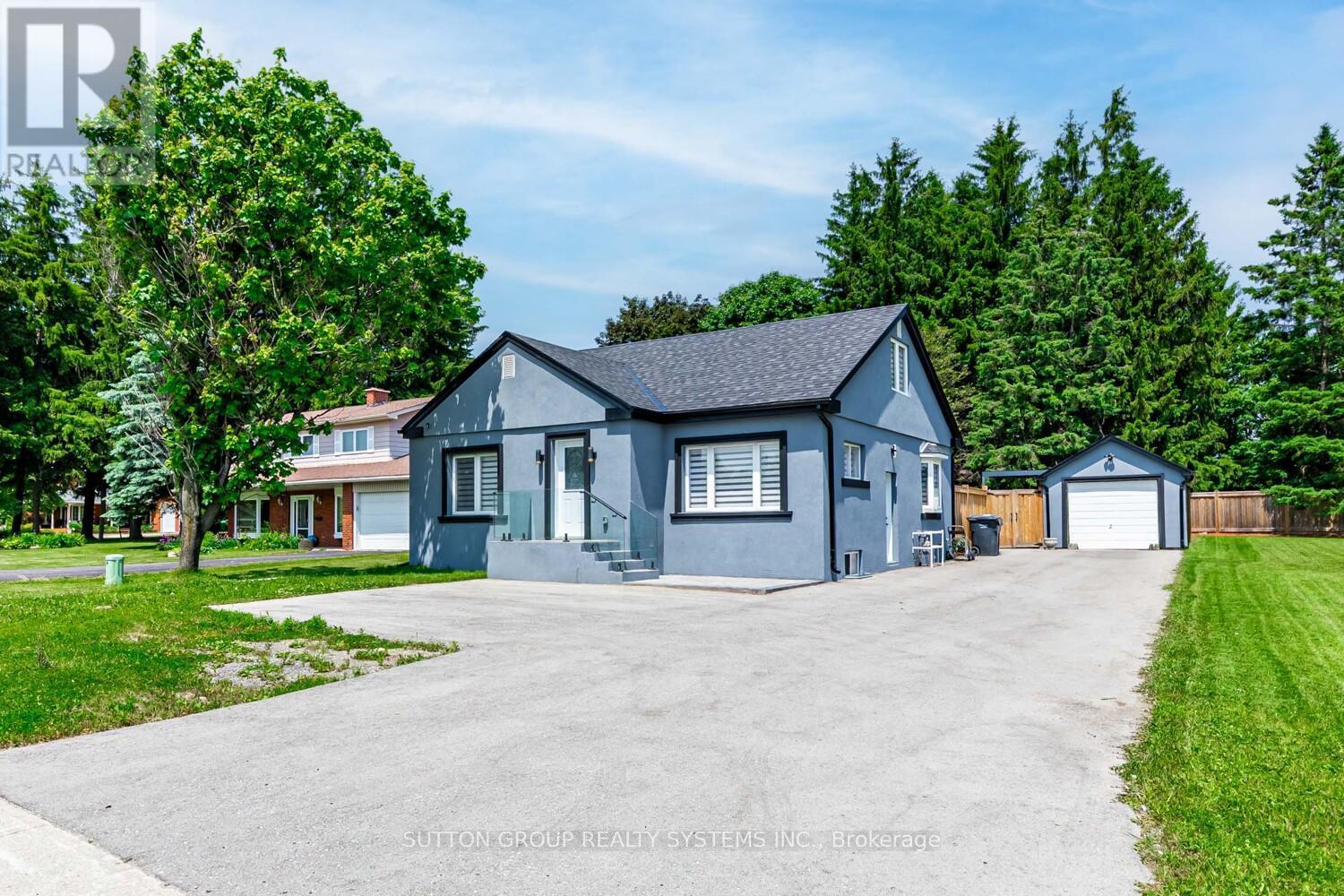 18493 Hurontario Street, Caledon, ON - Outdoor With Facade