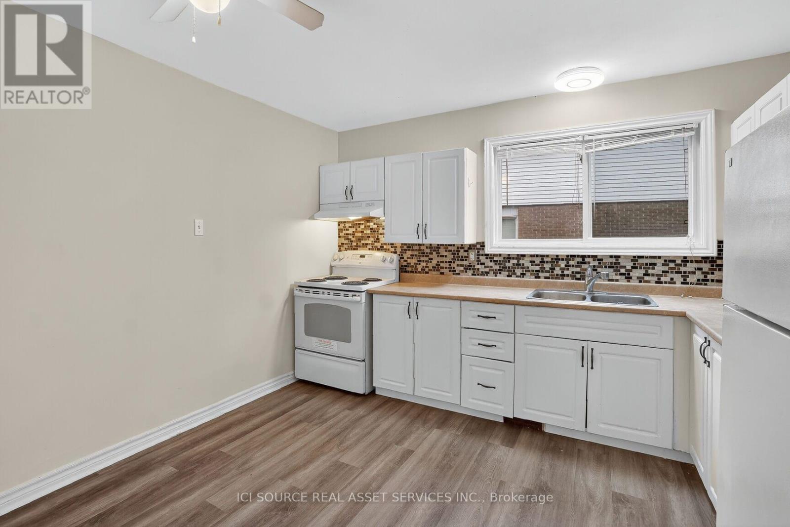1393 Claymor Avenue, Ottawa, ON - Indoor Photo Showing Kitchen With Double Sink