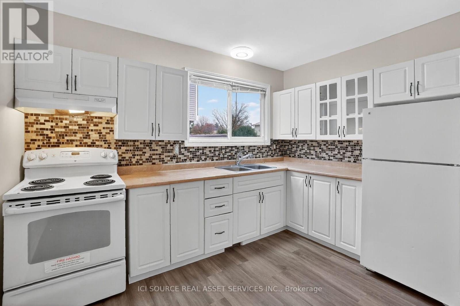 1393 Claymor Avenue, Ottawa, ON - Indoor Photo Showing Kitchen With Double Sink