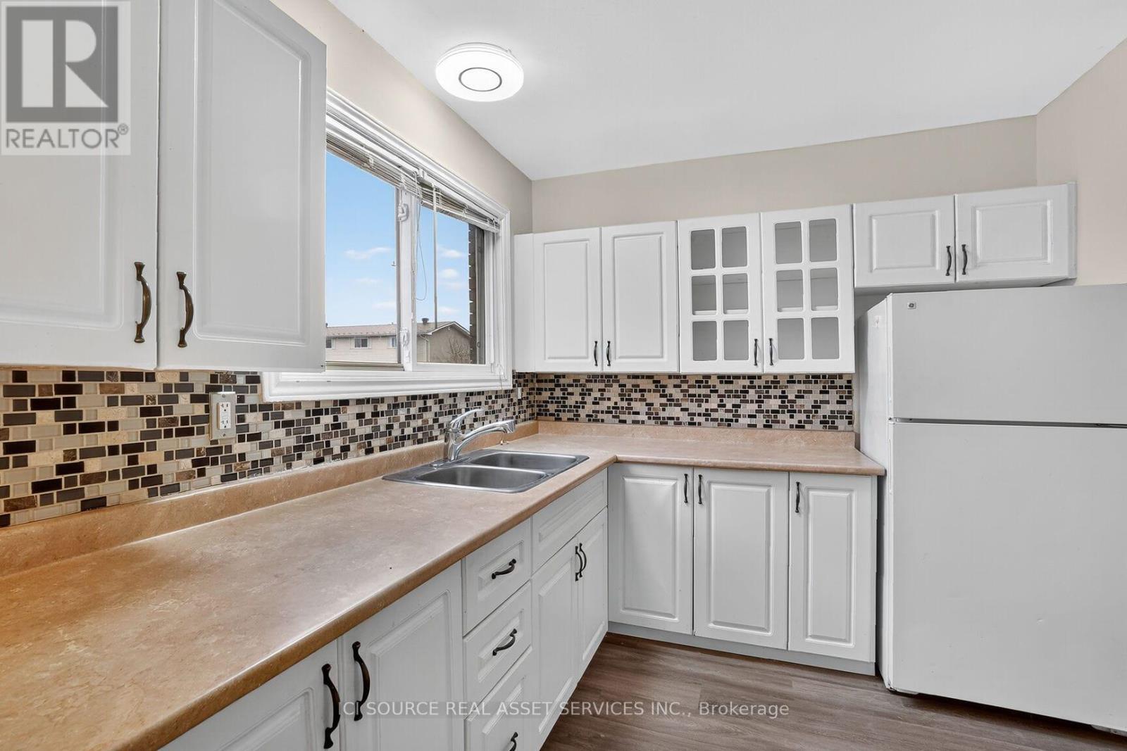 1393 Claymor Avenue, Ottawa, ON - Indoor Photo Showing Kitchen With Double Sink