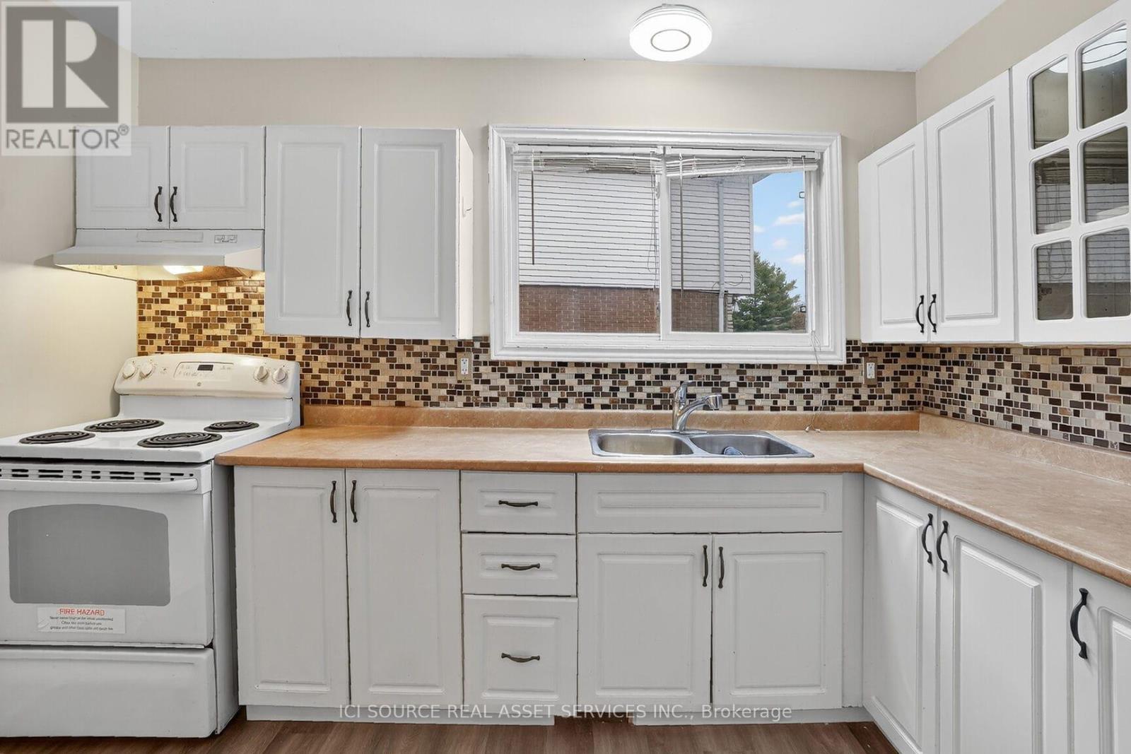 1393 Claymor Avenue, Ottawa, ON - Indoor Photo Showing Kitchen With Double Sink