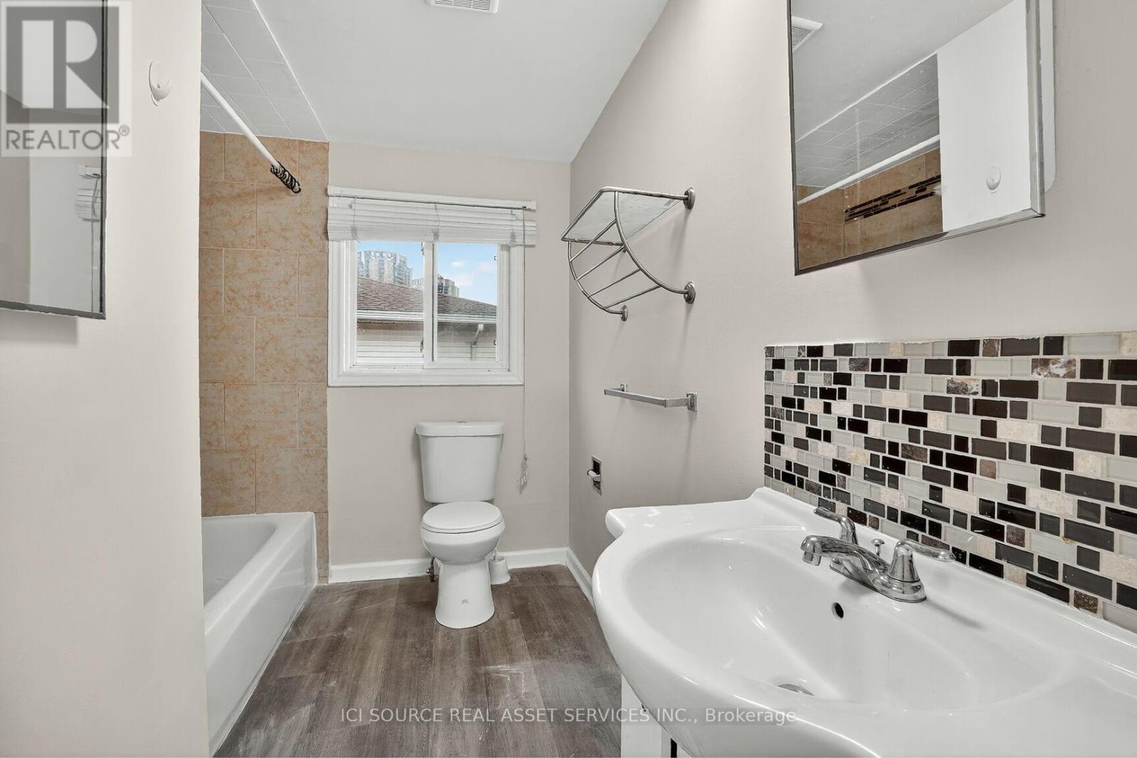 1393 Claymor Avenue, Ottawa, ON - Indoor Photo Showing Bathroom