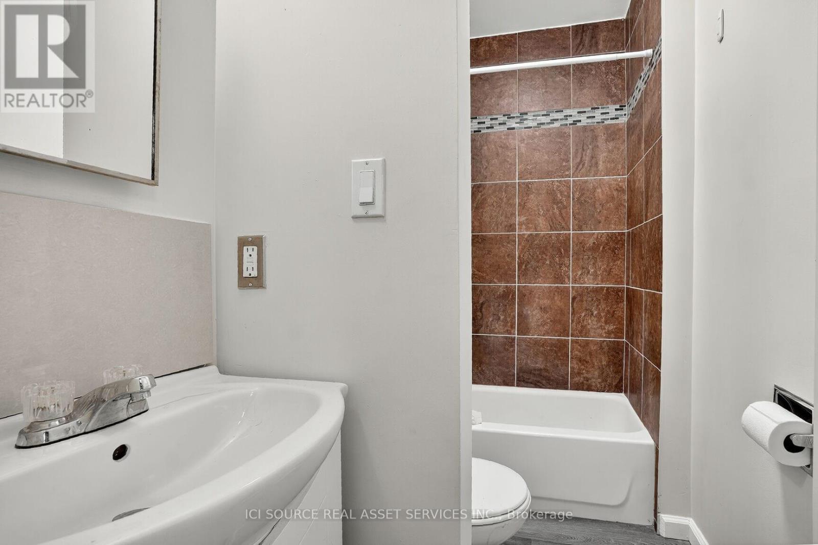 1393 Claymor Avenue, Ottawa, ON - Indoor Photo Showing Bathroom
