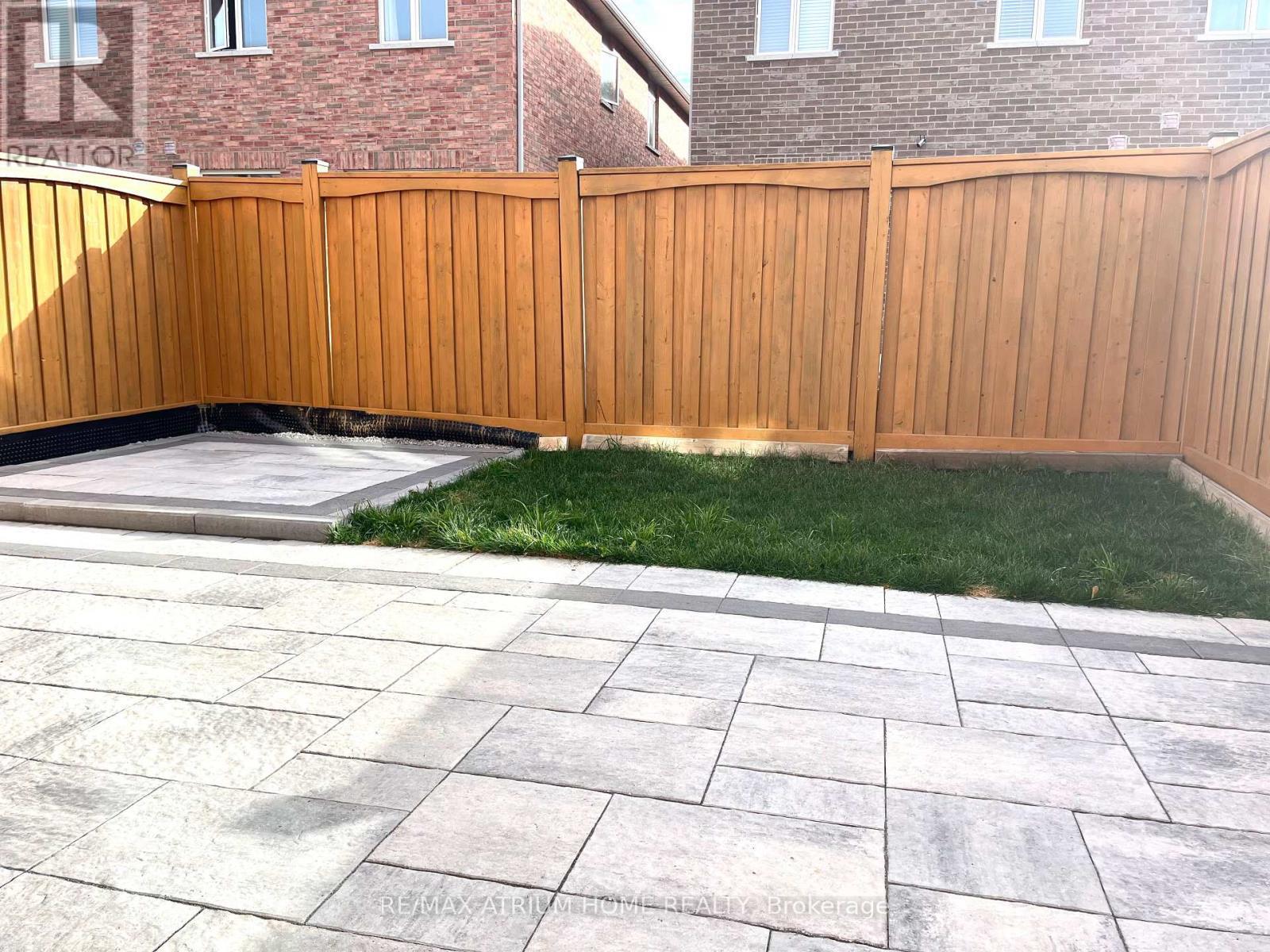 1261 Blencowe Crescent, Newmarket, ON - Outdoor