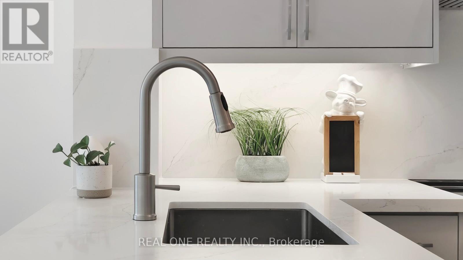 1708 - 33 Bay Street, Toronto, ON - Indoor Photo Showing Kitchen