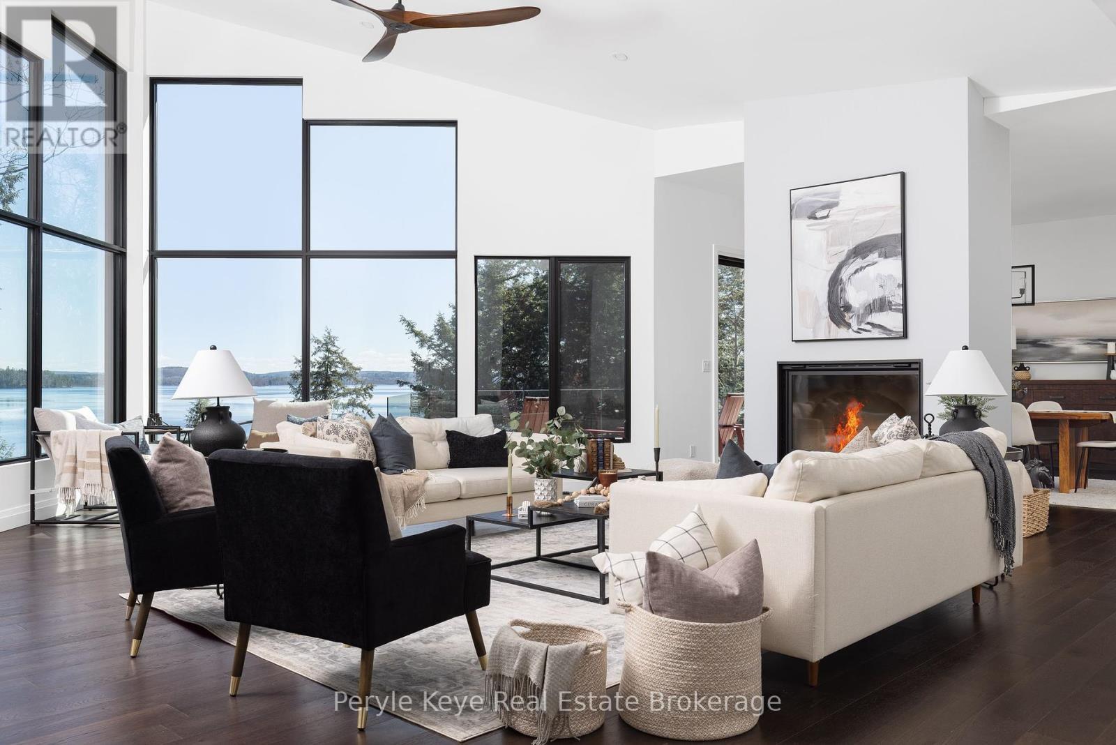 86 Claren Crescent, Huntsville (Stisted), ON - Indoor Photo Showing Living Room With Fireplace
