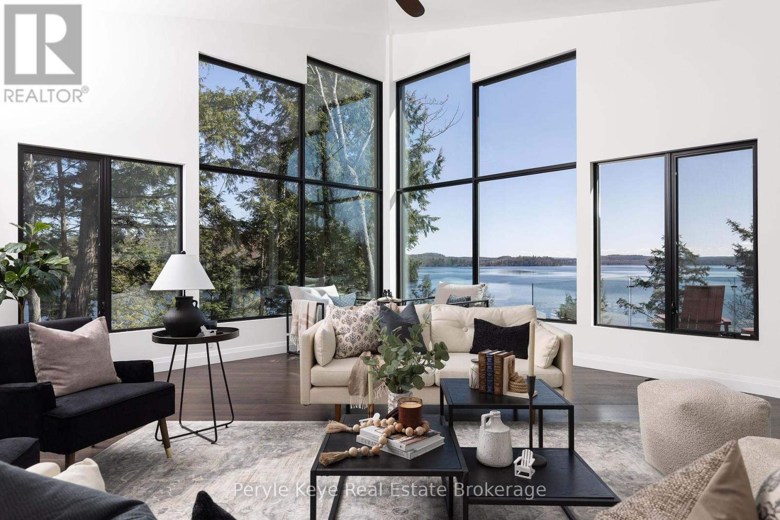 86 Claren Crescent, Huntsville (Stisted), ON - Indoor Photo Showing Living Room