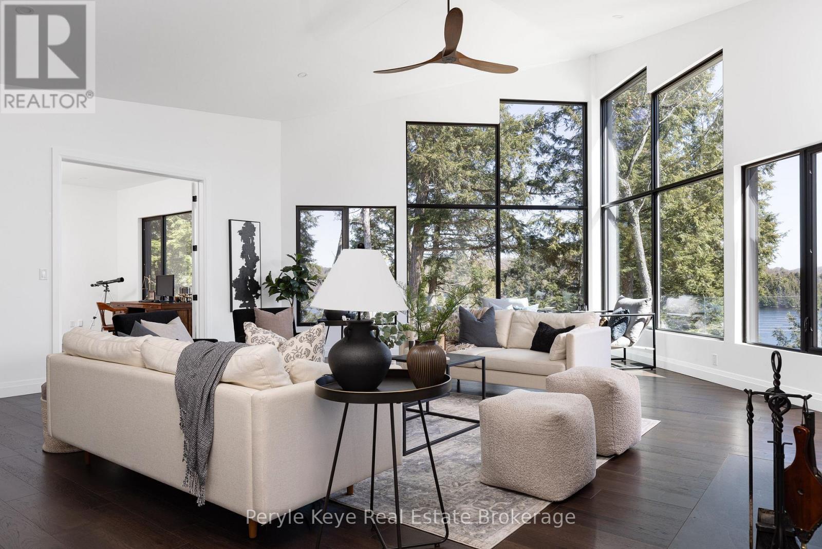 86 Claren Crescent, Huntsville (Stisted), ON - Indoor Photo Showing Living Room