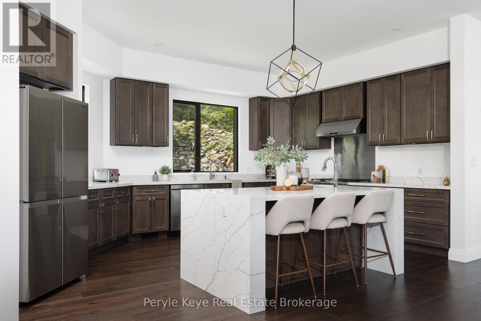 86 Claren Crescent, Huntsville (Stisted), ON - Indoor Photo Showing Kitchen With Upgraded Kitchen