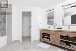 Guest 5PC Bath w/ Water Closet -