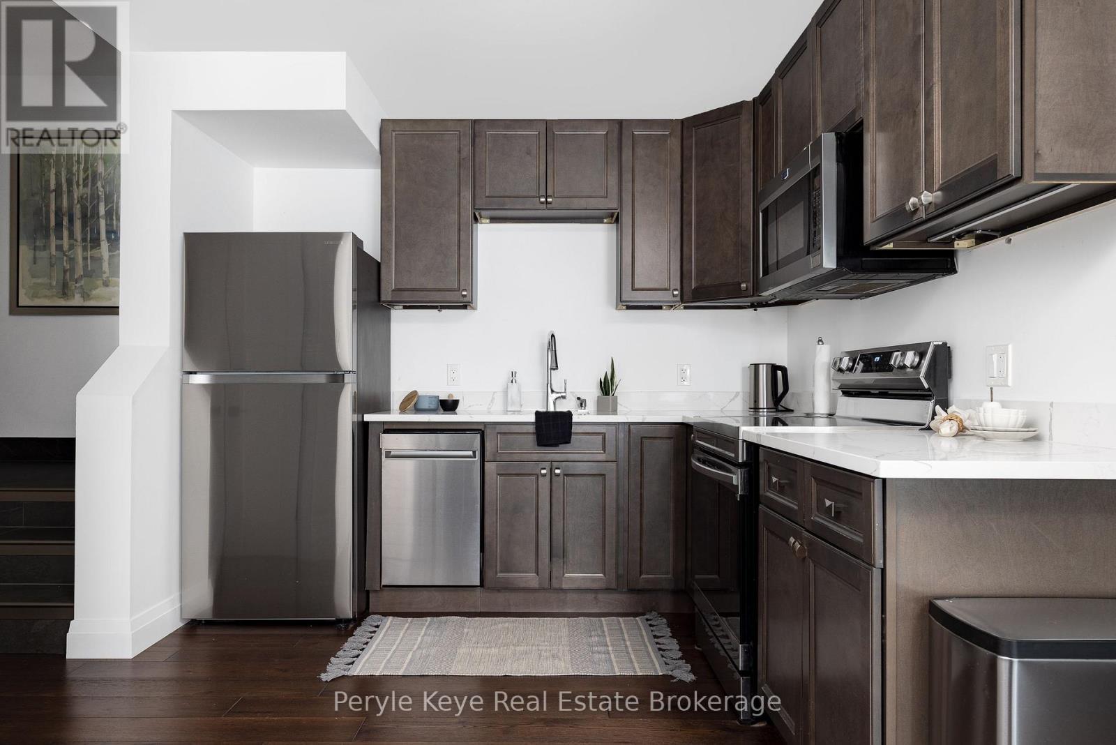 2 Bed, 1 Bath Suite w/ Kitchen & Laundry - 86 Claren Crescent, Huntsville (Stisted), ON - Indoor Photo Showing Kitchen