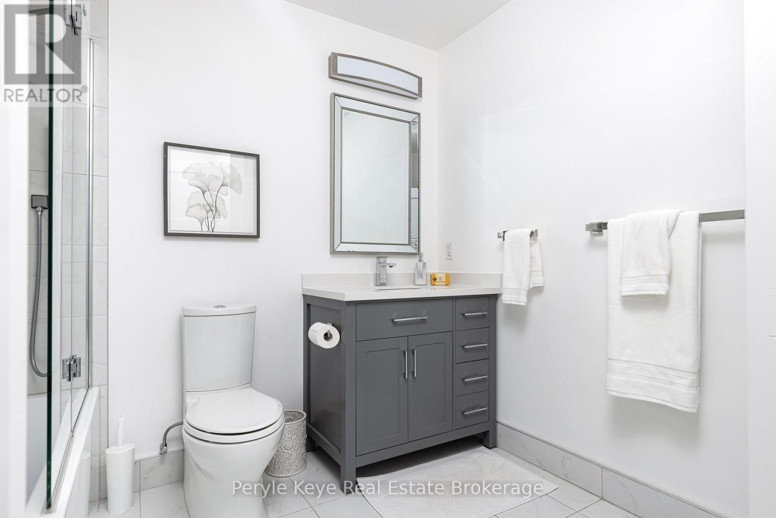2 Bed, 1 Bath Suite w/ Kitchen & Laundry - 86 Claren Crescent, Huntsville (Stisted), ON - Indoor Photo Showing Bathroom
