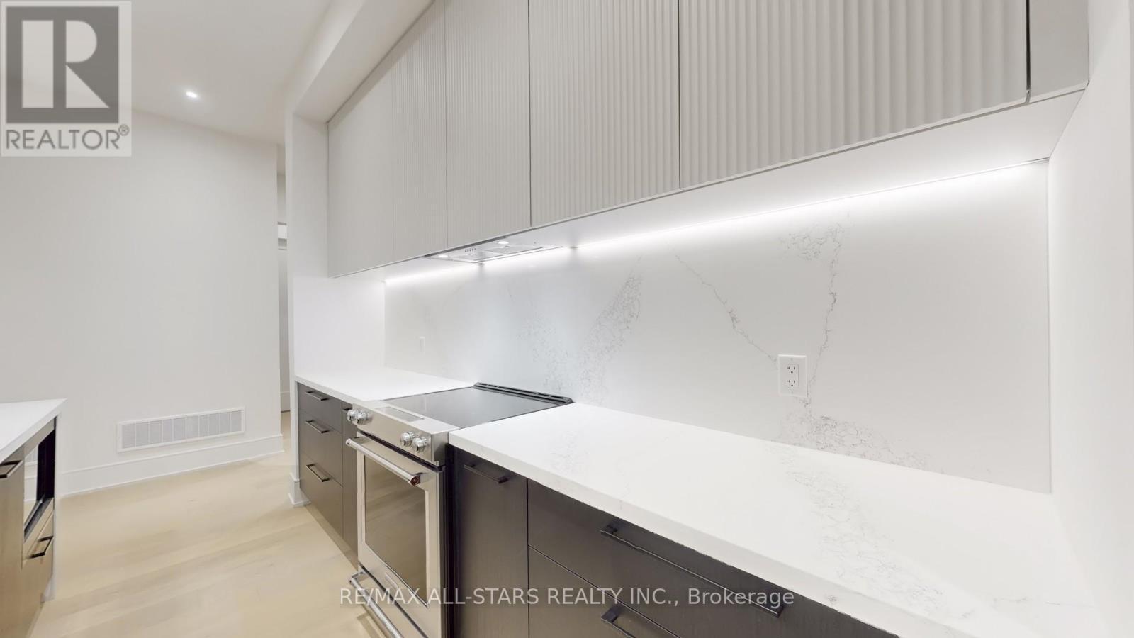 5 Vern Robertson Gate, Uxbridge, ON - Indoor Photo Showing Kitchen