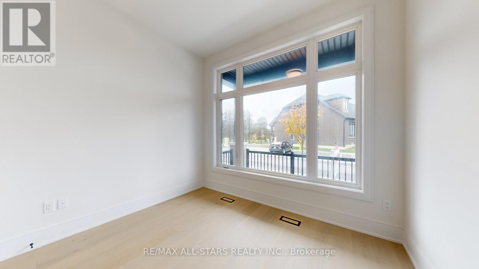 5 Vern Robertson Gate, Uxbridge, ON - Indoor Photo Showing Other Room