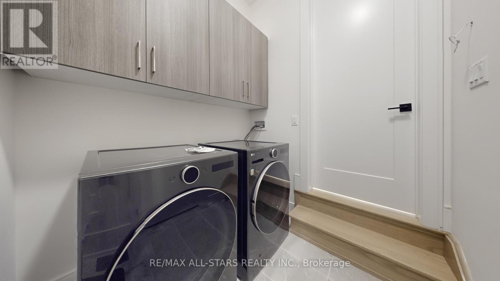 5 Vern Robertson Gate, Uxbridge, ON - Indoor Photo Showing Laundry Room