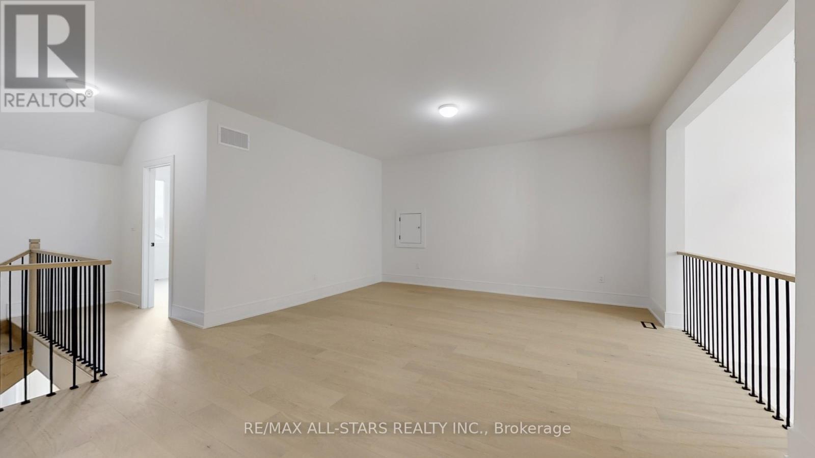 5 Vern Robertson Gate, Uxbridge, ON - Indoor Photo Showing Other Room