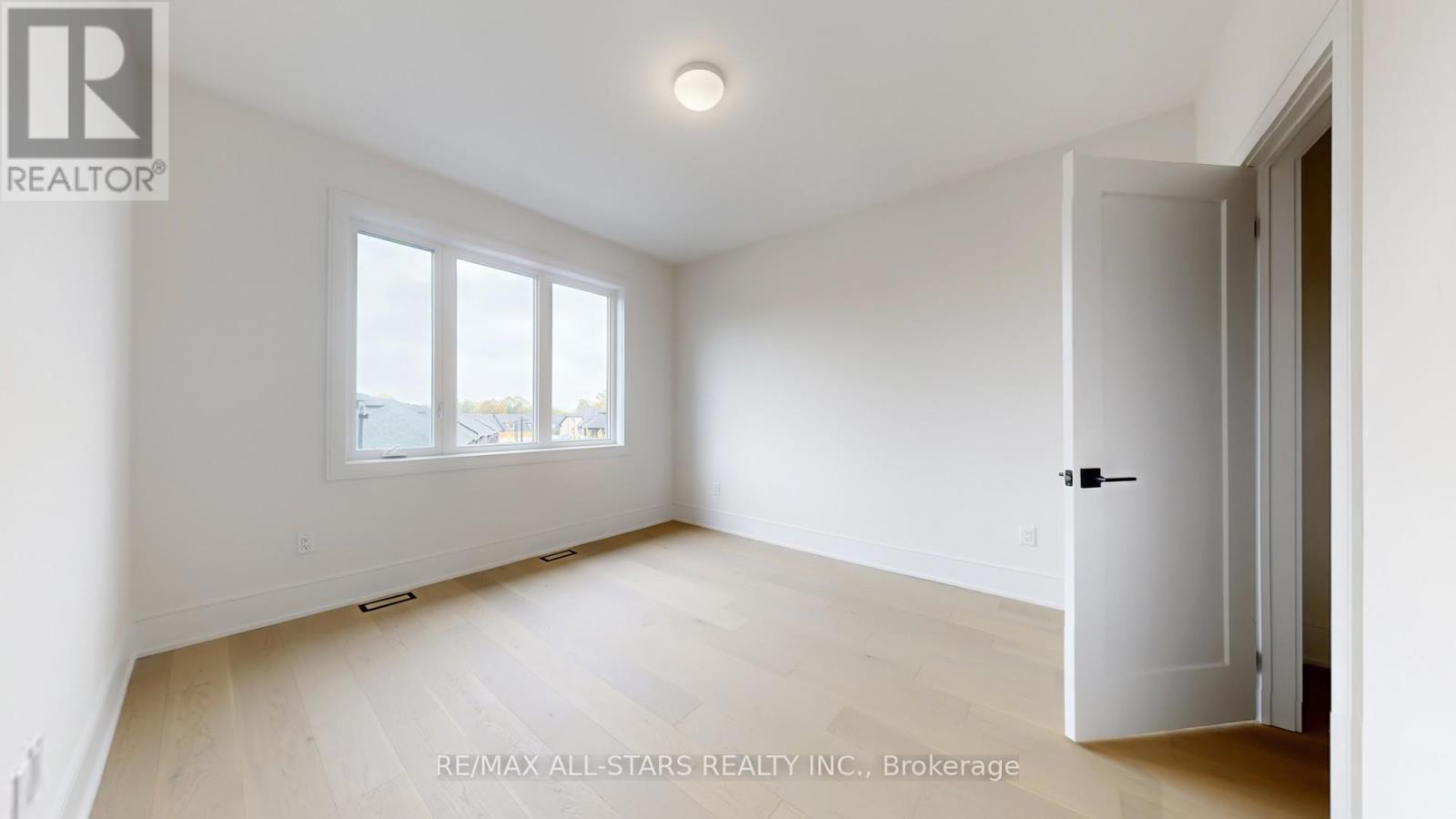 5 Vern Robertson Gate, Uxbridge, ON - Indoor Photo Showing Other Room