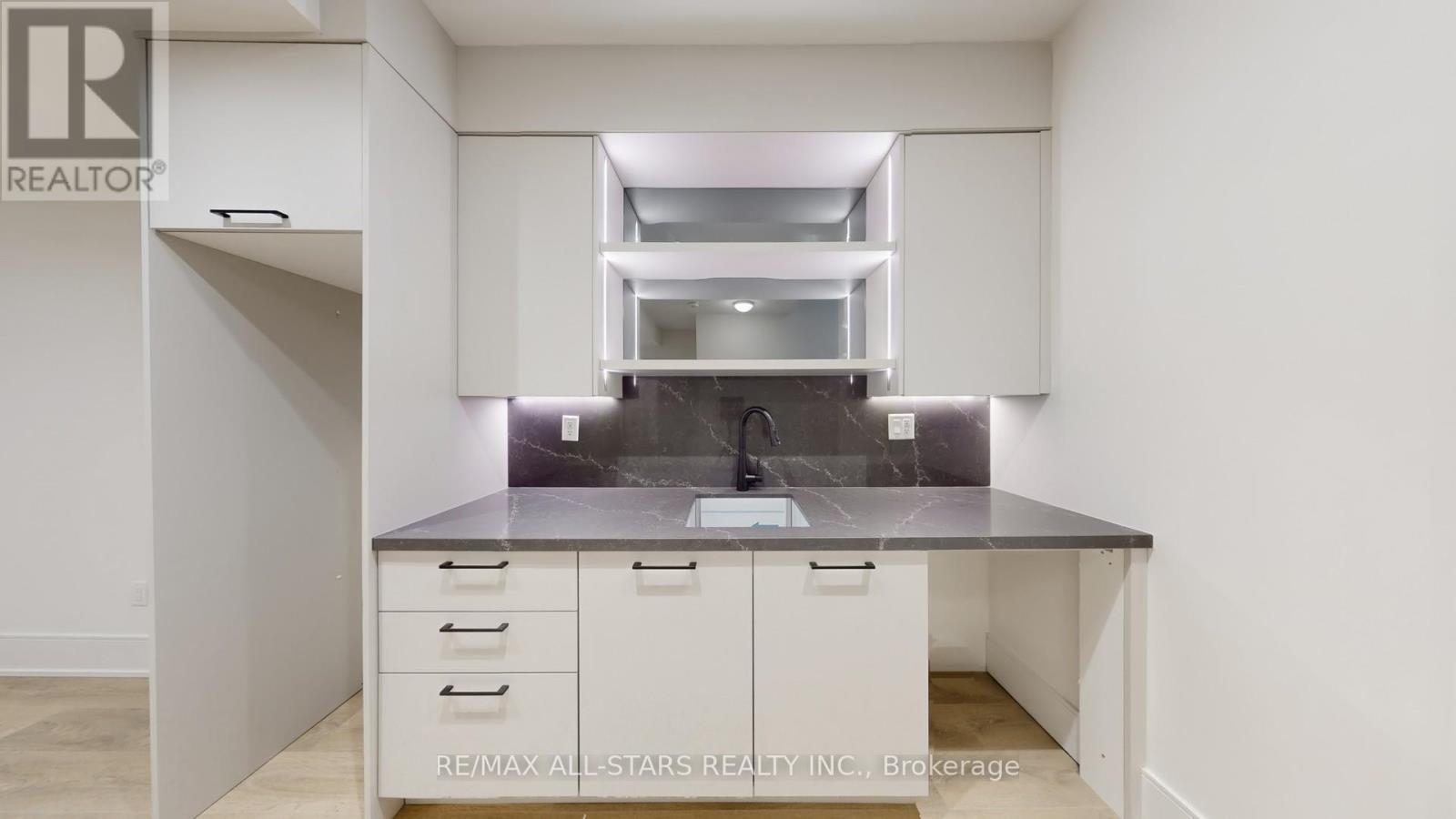 5 Vern Robertson Gate, Uxbridge, ON - Indoor Photo Showing Kitchen
