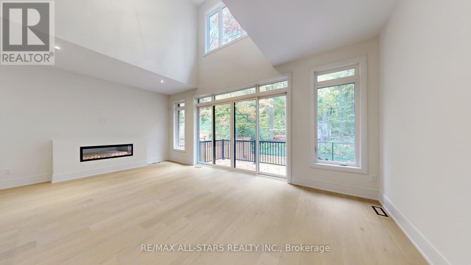 5 Vern Robertson Gate, Uxbridge, ON - Indoor With Fireplace