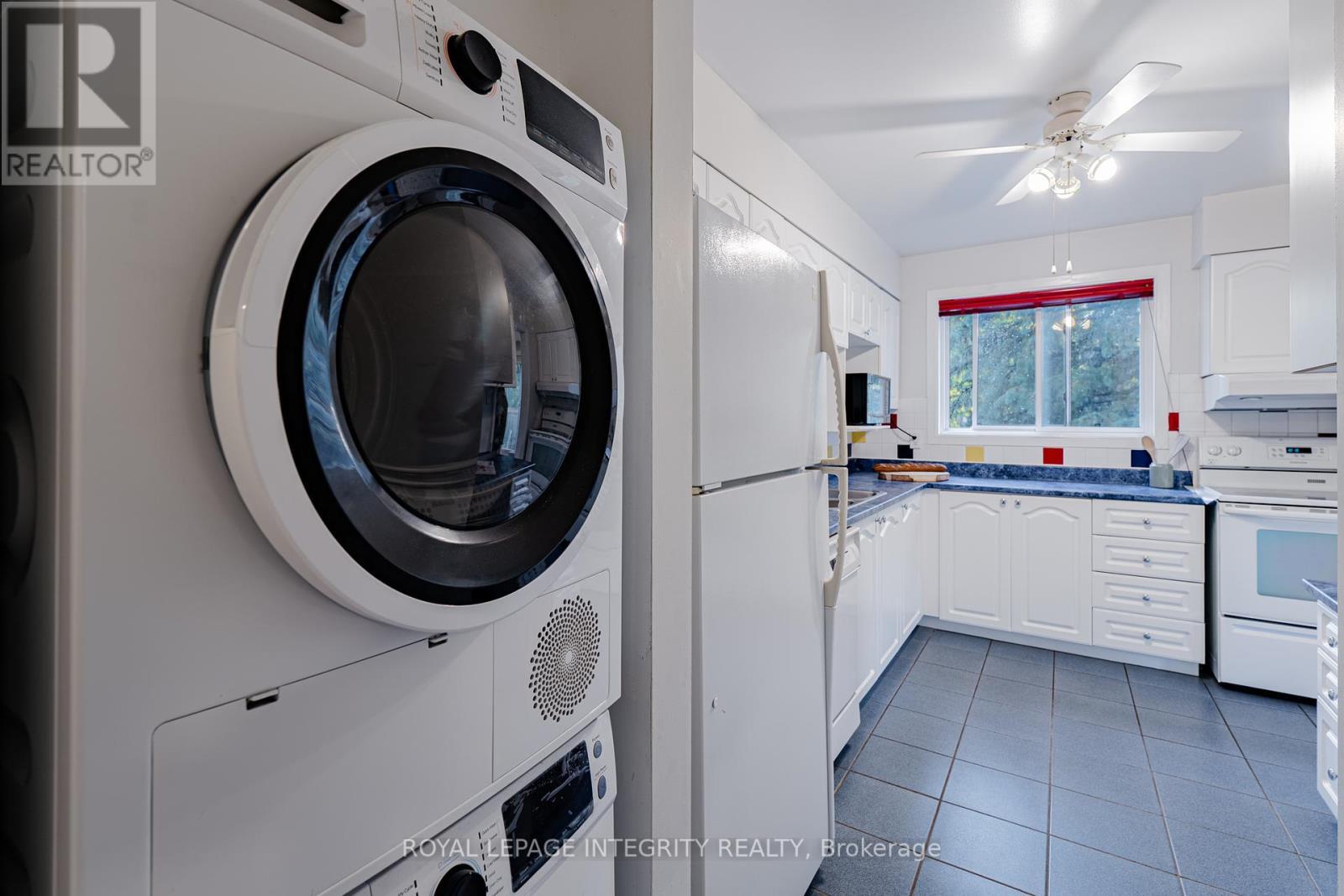 5 - 400 Fenerty Court, Ottawa, ON - Indoor Photo Showing Laundry Room