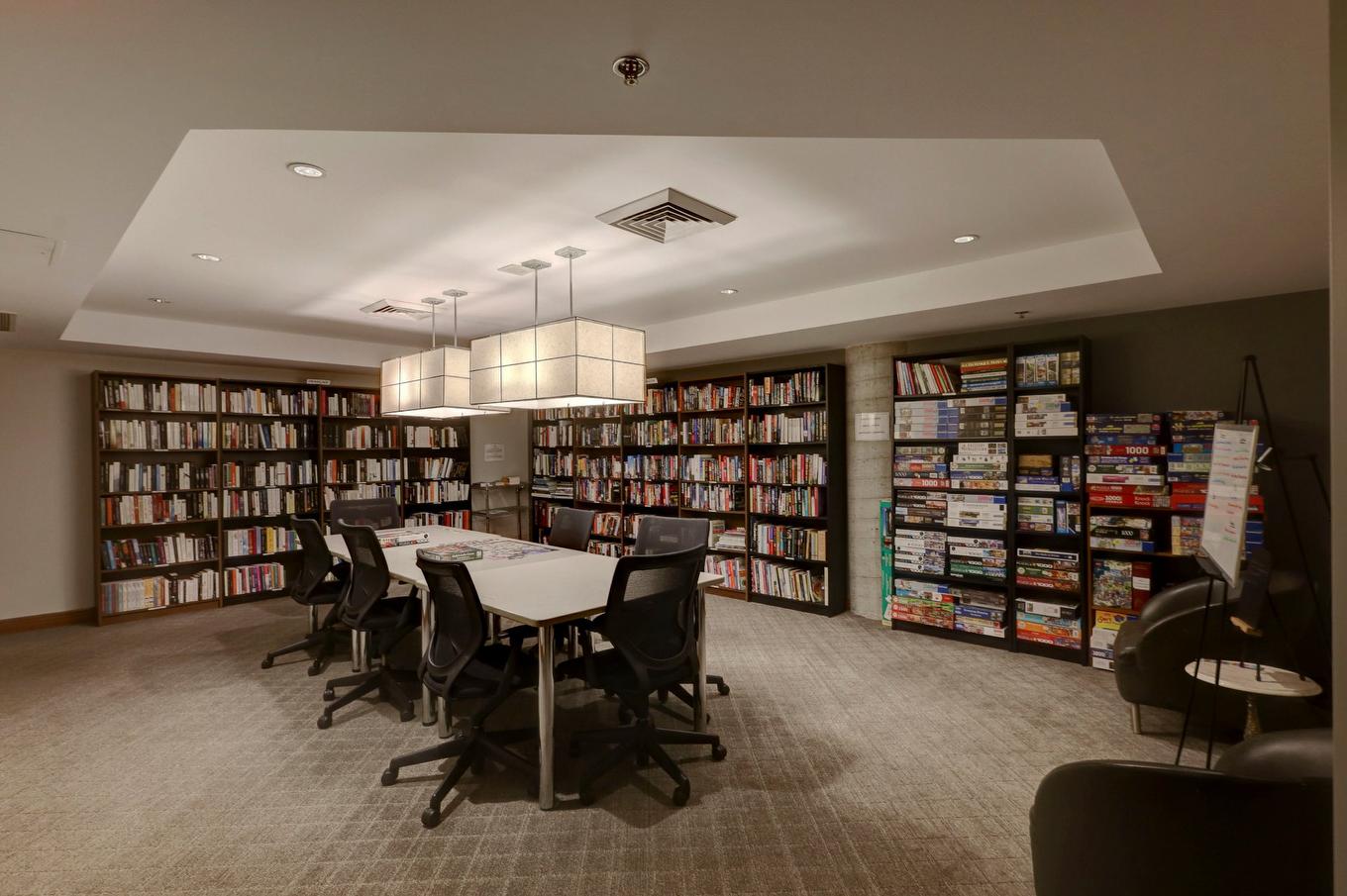 Bibliothèque - 1407-100 Av. Des Sommets, Montréal (Verdun/Île-Des-Soeurs), QC - Indoor