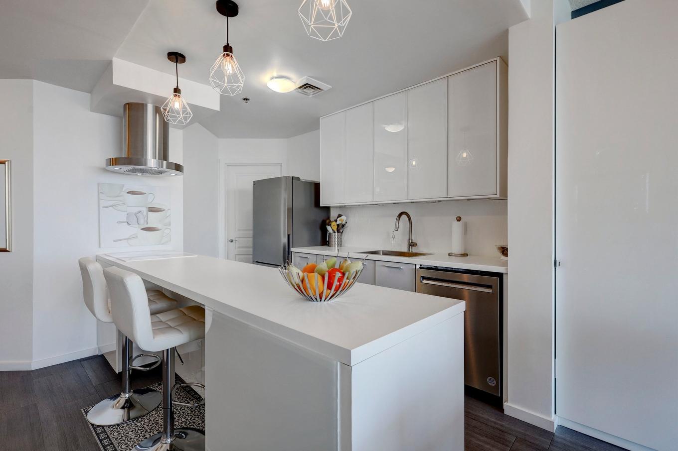 Cuisine - 1407-100 Av. Des Sommets, Montréal (Verdun/Île-Des-Soeurs), QC - Indoor Photo Showing Kitchen With Upgraded Kitchen