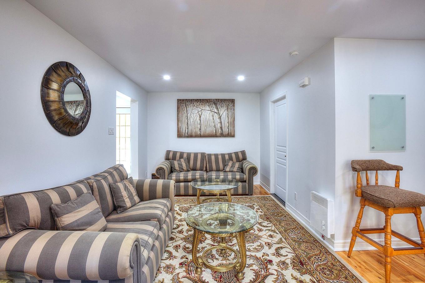 Salon - 512 Ch. Des Boisés, Mont-Tremblant, QC - Indoor