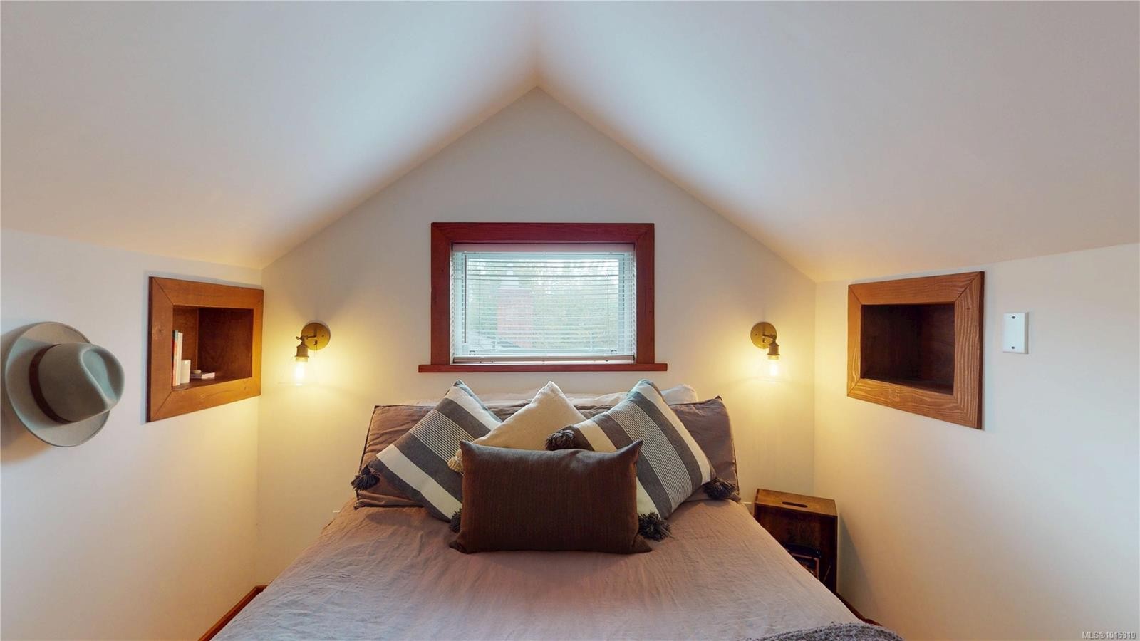 1024 Tolmie Ave, Saanich, BC