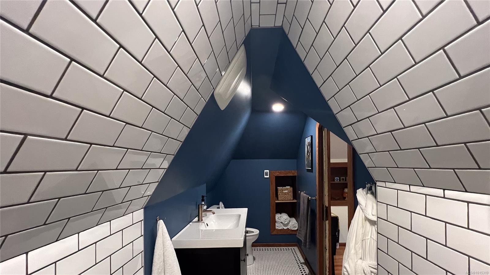 1024 Tolmie Ave, Saanich, BC