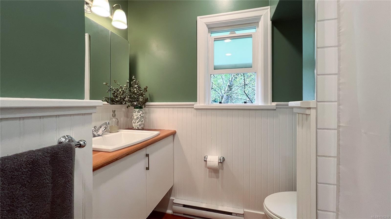 1024 Tolmie Ave, Saanich, BC