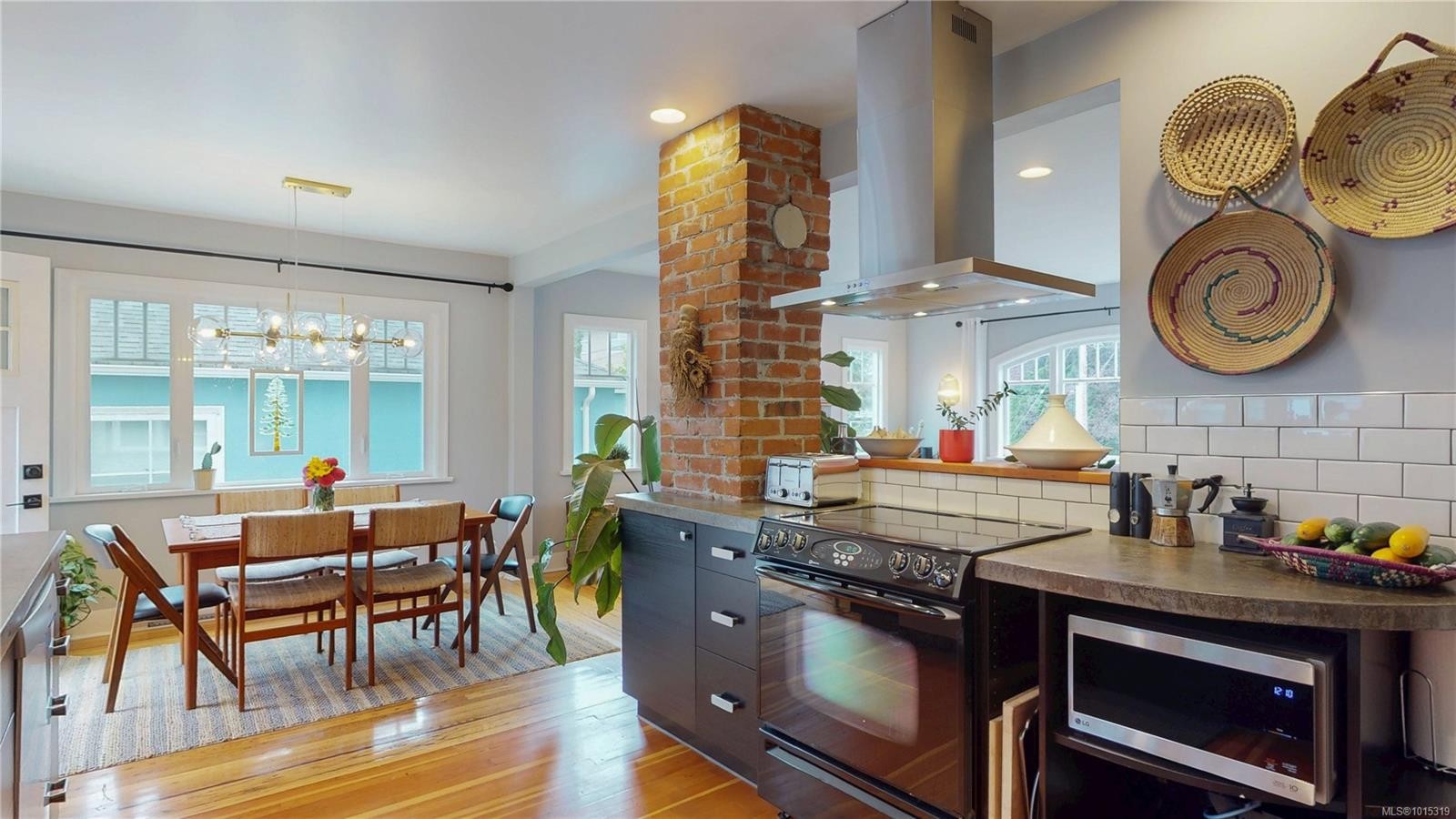 1024 Tolmie Ave, Saanich, BC