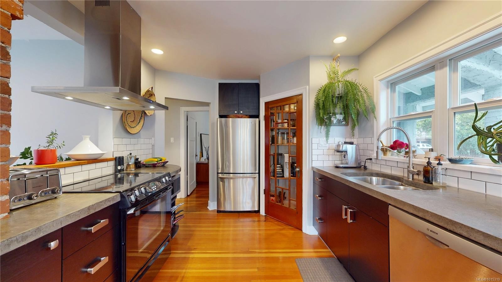 1024 Tolmie Ave, Saanich, BC