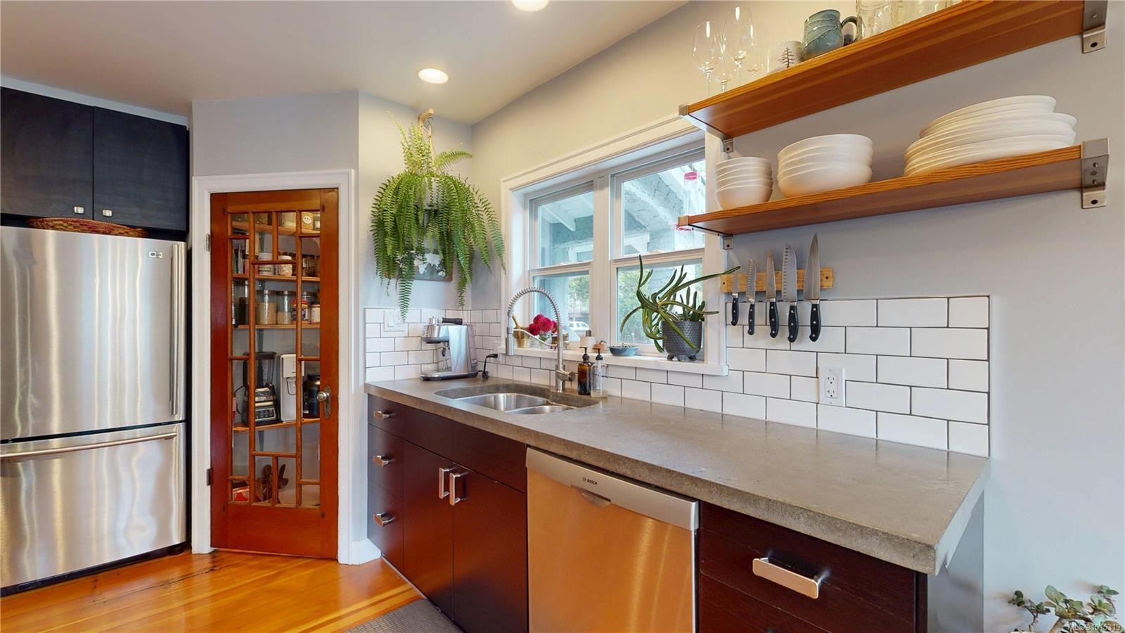 1024 Tolmie Ave, Saanich, BC