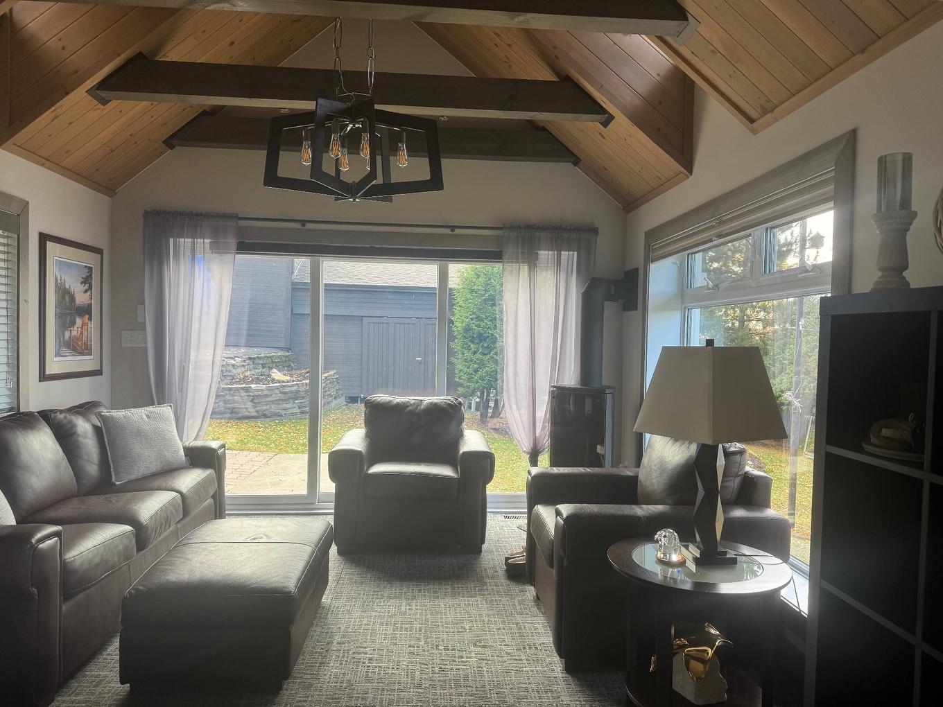 Salon - 1288 Ch. De La Baie-De-L'Île, Rouyn-Noranda, QC - Indoor Photo Showing Living Room