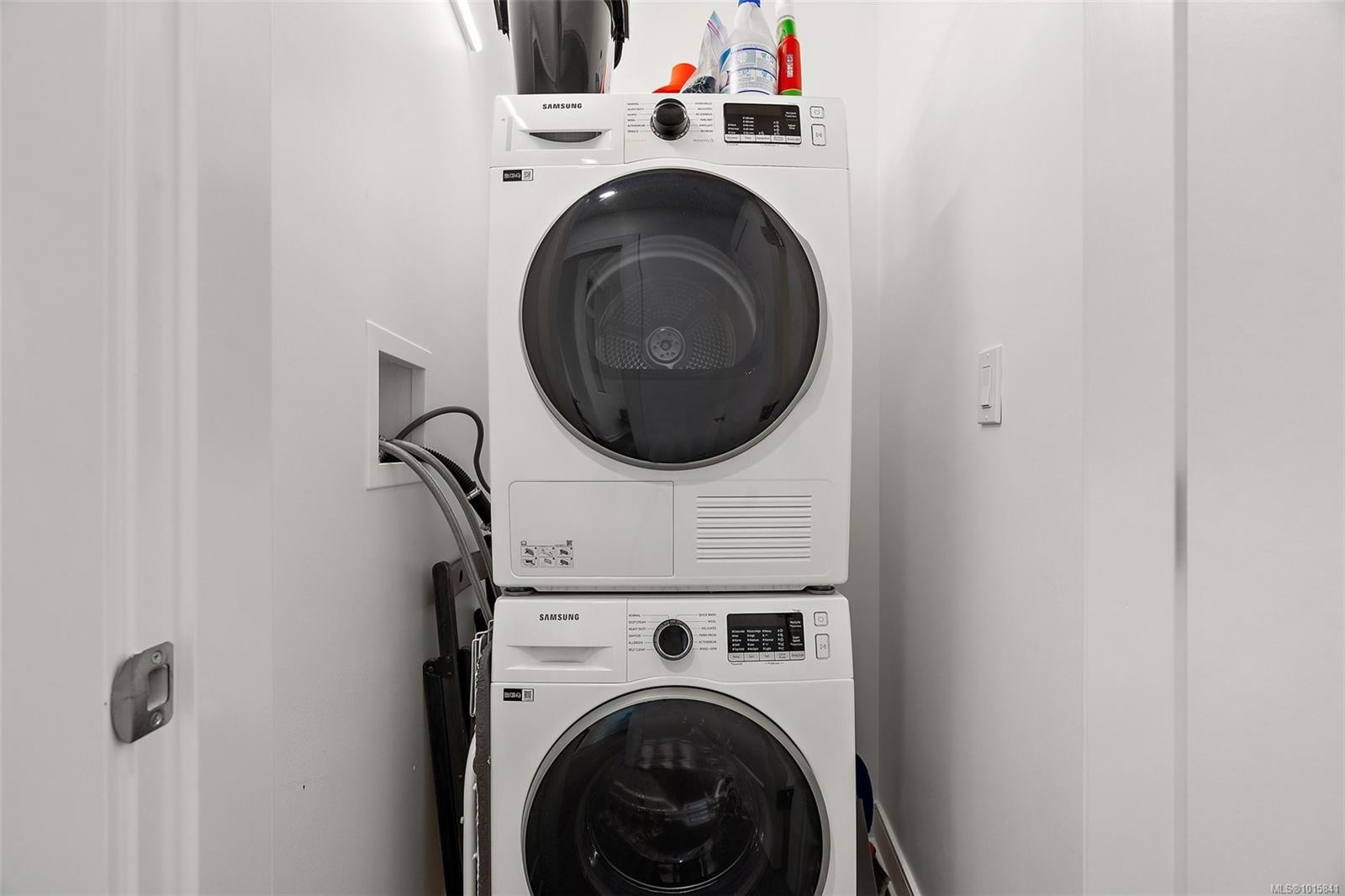 807-1628 Store St, Victoria, BC - Indoor Photo Showing Laundry Room