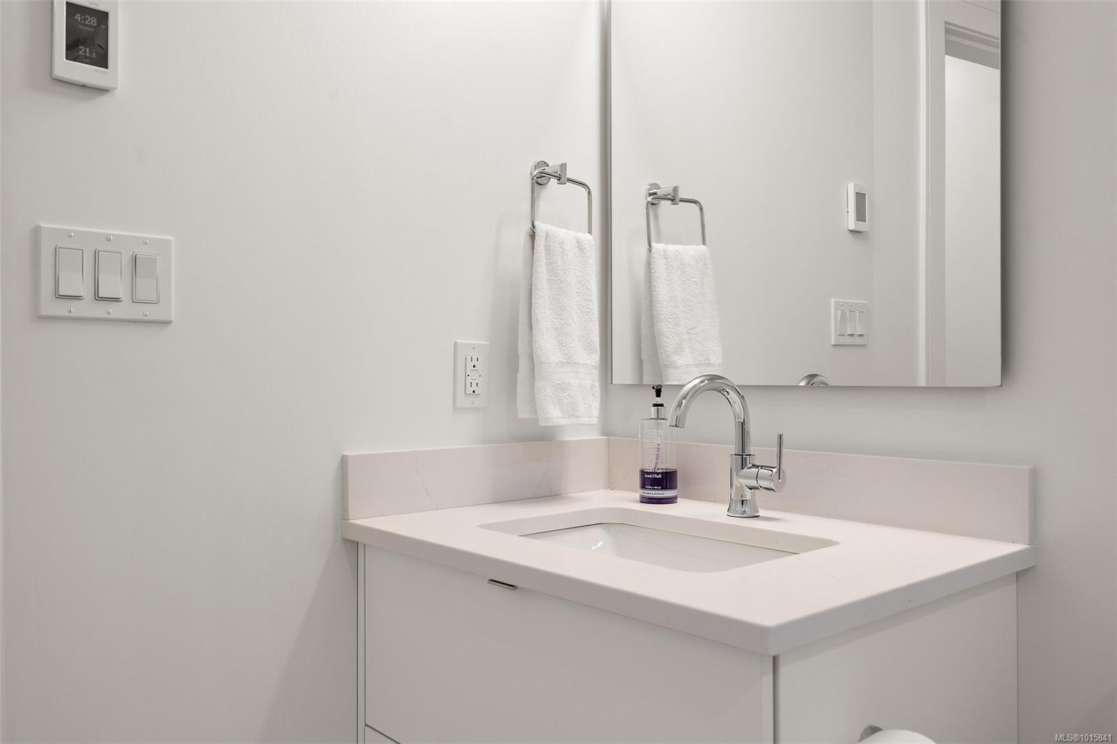 807-1628 Store St, Victoria, BC - Indoor Photo Showing Bathroom