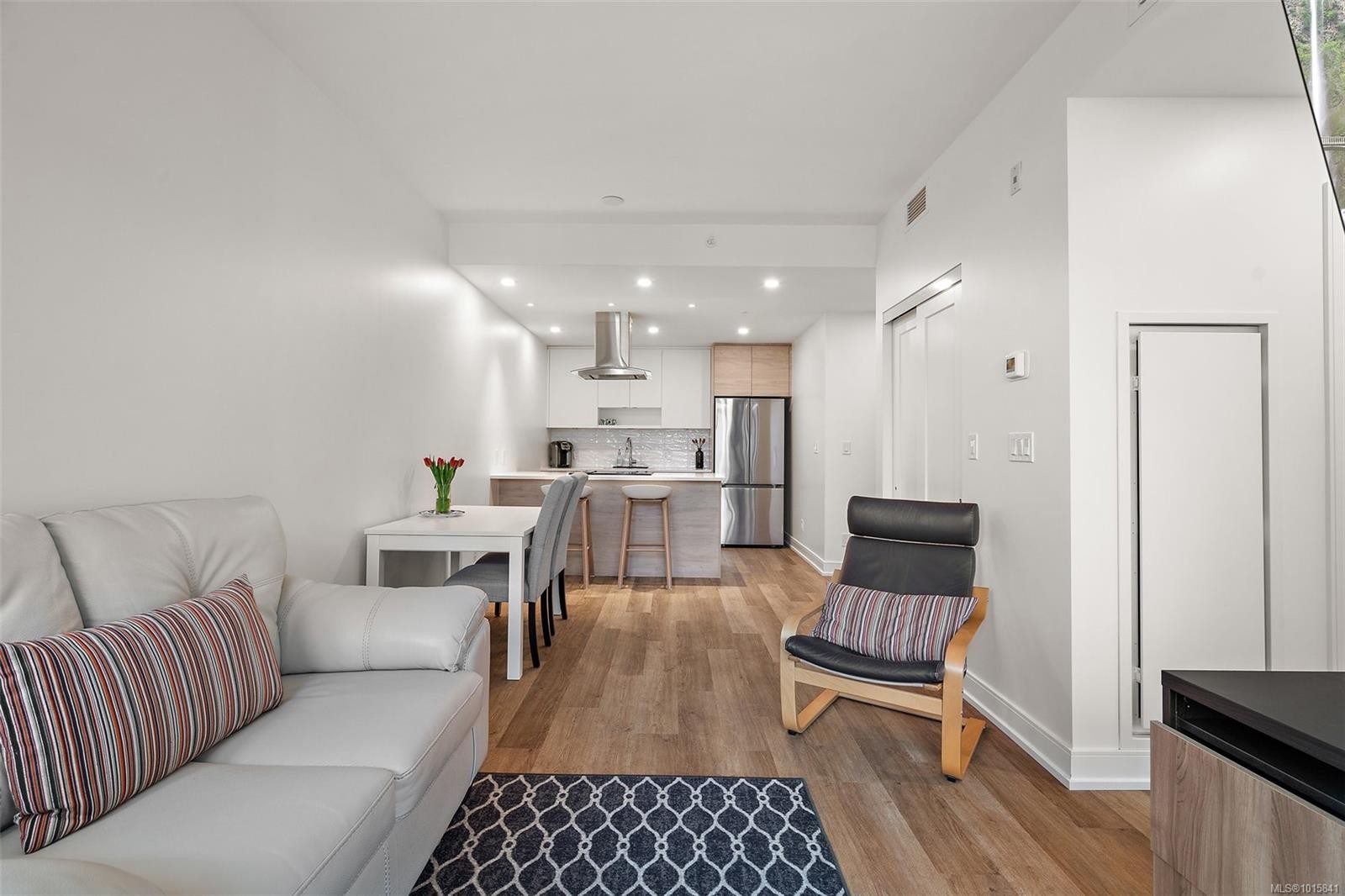 807-1628 Store St, Victoria, BC - Indoor Photo Showing Other Room