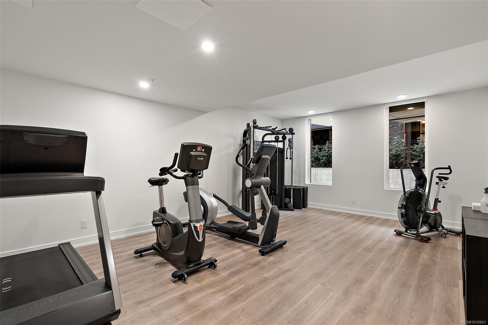 807-1628 Store St, Victoria, BC - Indoor Photo Showing Gym Room