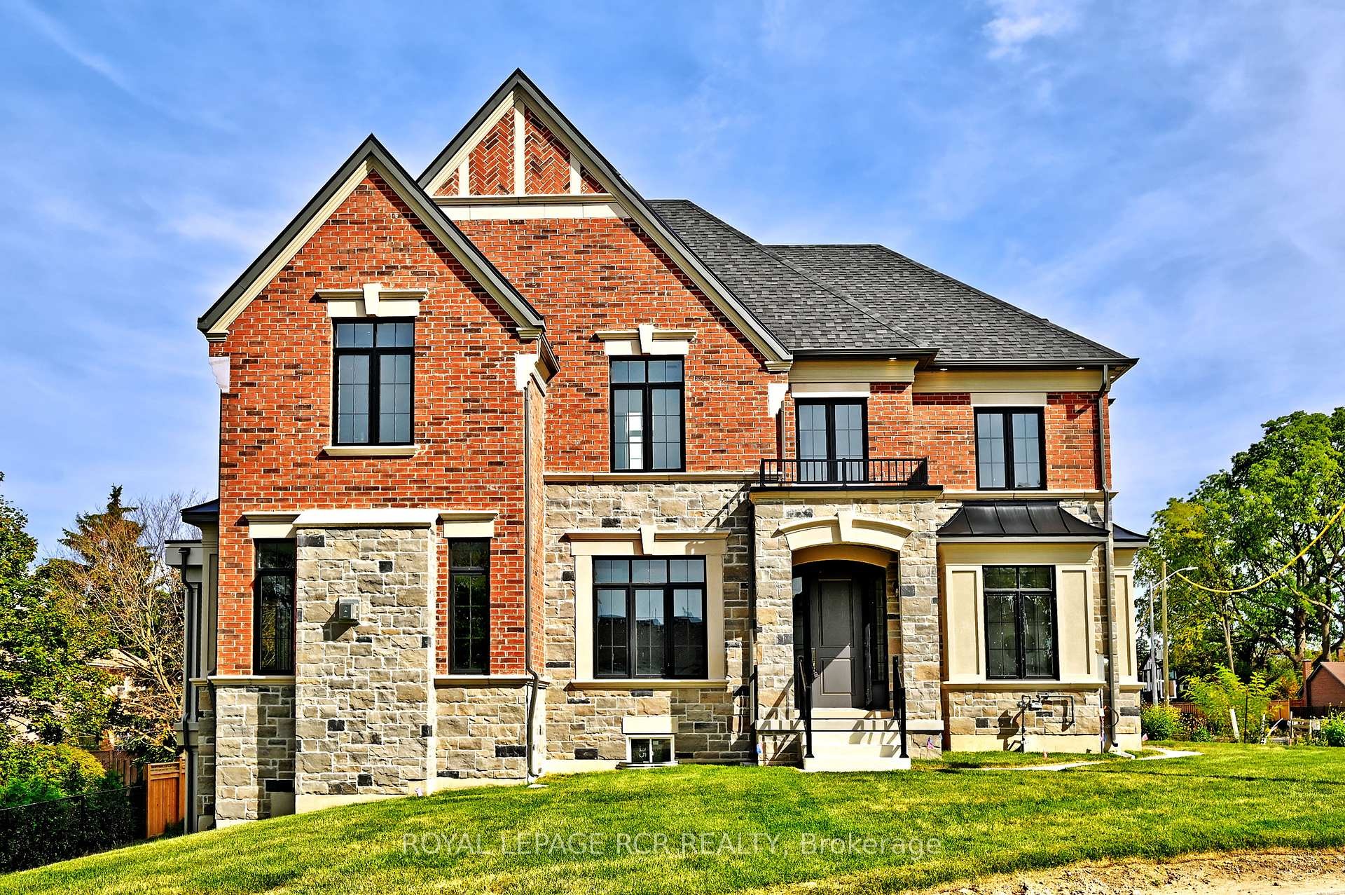 10 William Heath Court, Aurora, ON - Outdoor With Facade